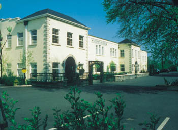 Dolmen Hotel
& River Court Lodges, 
Kilkenny Road,
Carlow,
Co. Carlow,
Irlanda