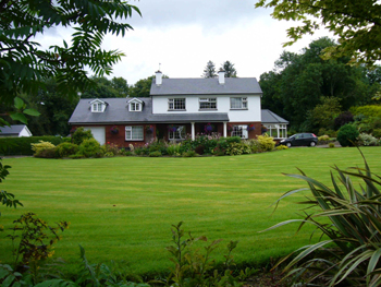 Carramore Lodge B&B, 
Roolagh, 
Ballina / Killaloe, 
Co. Clare,
Irlande