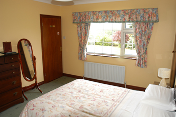 Carramore Lodge B&B,
Roolagh, 
Ballina/ Killaloe, 
Co. Clare,
Irlande