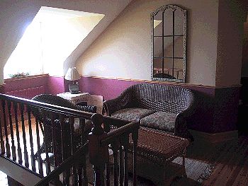 Tinil House B&B, 
Enagh North, 
Kilkishen, 
Co. Clare,
Irlanda