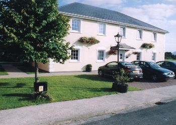 'ROOKERY MEWS APARTMENTS'
Killarney Selfcatering, 
The Booking Office, 
Killarney Haven/Rookery Mews, 
Rookery Road, 
Killarney, 
Co. Kerry,
Irland