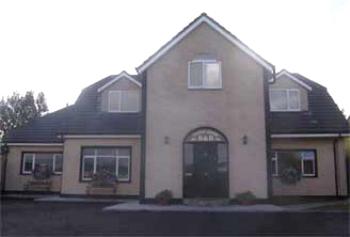 Castle Lodge B&B, 
Castle Rd, 
Kilkenny City, 
Co. Kilkenny,
Irland