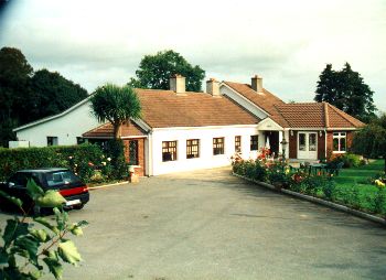 Cahir Equestrian Centre 
and Farmhouse Accommodation, 
Ardfinnan Road, 
Cahir, 
Co. Tipperary