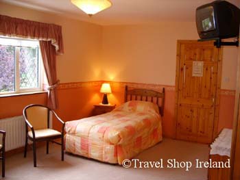 Ballykisteen Lodge B&B, 
Limerick Junction,
Monard, 
Co. Tipperary,
Irlande