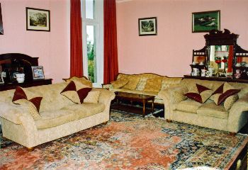 Killaghy Castle, 
Self Catering Accommodation, 
Mullinahone, 
Thurles, 
Co. Tipperary,
Irlanda