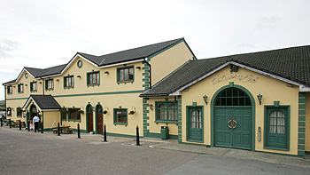 The Rhu Glenn, 
Country Club Hotel, 
Slieverue, 
Co. Waterford,
Irlanda