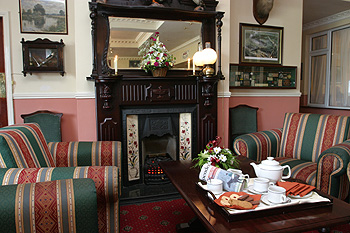 The Rhu Glenn, 
Country Club Hotel, 
Slieverue, 
Co. Waterford,
Irlanda